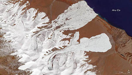 西藏雪山和冰川。