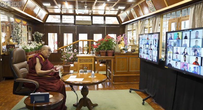 2020年12月15日，達蘭薩拉，西藏精神領袖達賴喇嘛尊者接受印度理工學院孟買分校科技節的邀請，透過網路視訊為該校學生以《人生的目的》進行主題演講。
