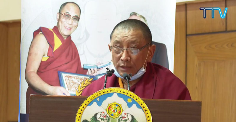 2020年12月10日達蘭薩拉。藏人行政中央司政代理人；宗教與文化部部長宇妥噶瑪格勒，代表司政宣讀噶夏的聲明时。