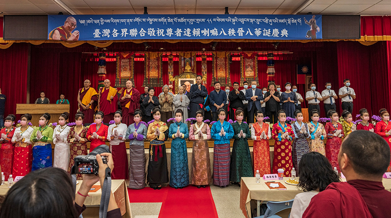 2023年7月2日，台灣的佛教徒和藏人在台北慶祝達賴喇嘛尊者的88歲生日。 (照片：Artmas Liu)