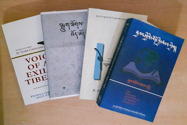 国际西藏邮出版的具有丰富思想内涵的四本书。照片: 國際西藏郵報