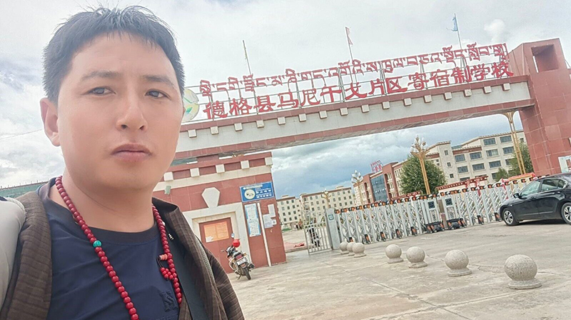 扎西旺秀（扎西文色）是一名西藏商人、语言倡导者和前政治犯